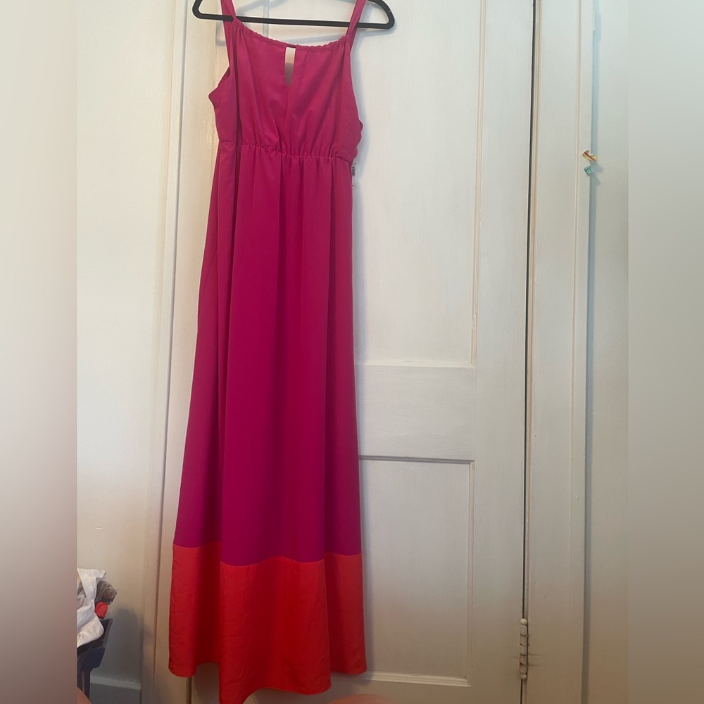 New with tags size L floor length keyhole neck‎ tie in back